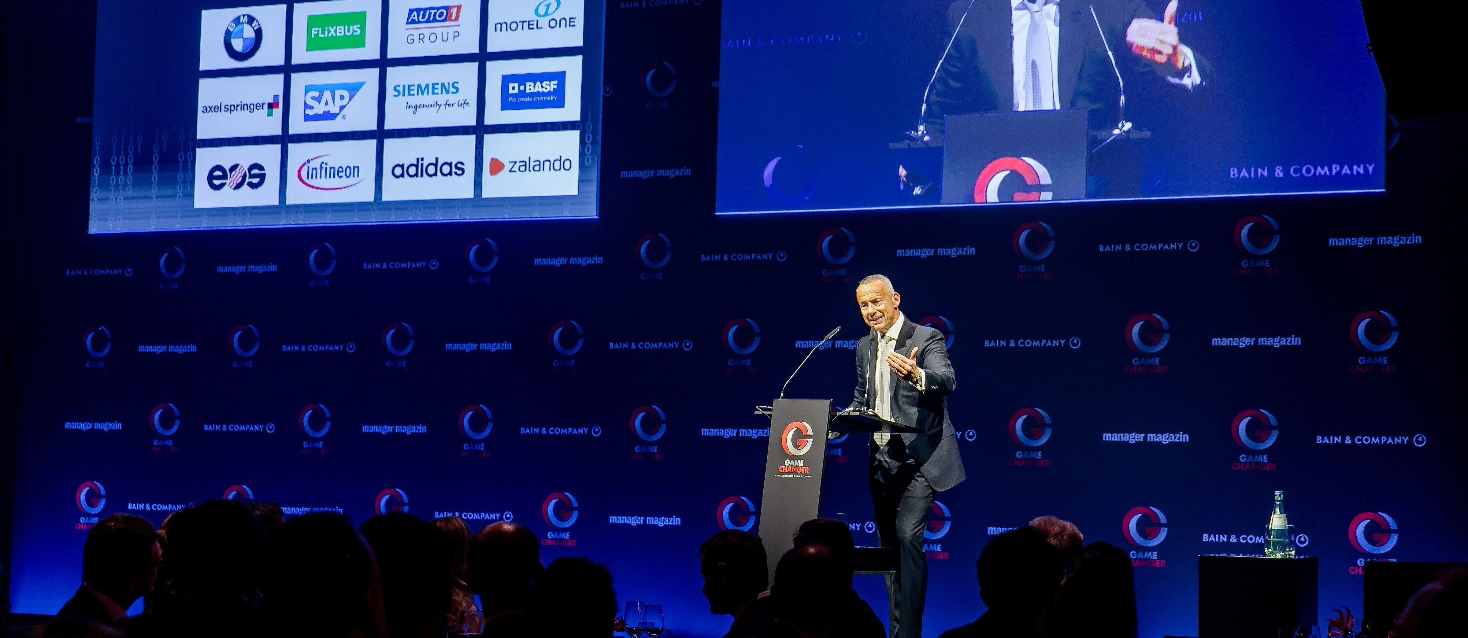 Walter Sinn, Bain-Chef, präsentiert die Game Changer Preisträger 2019