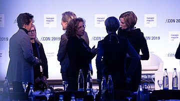 Symbolbild führt zur Konferenz und Net­working­-Plattform für Frauen